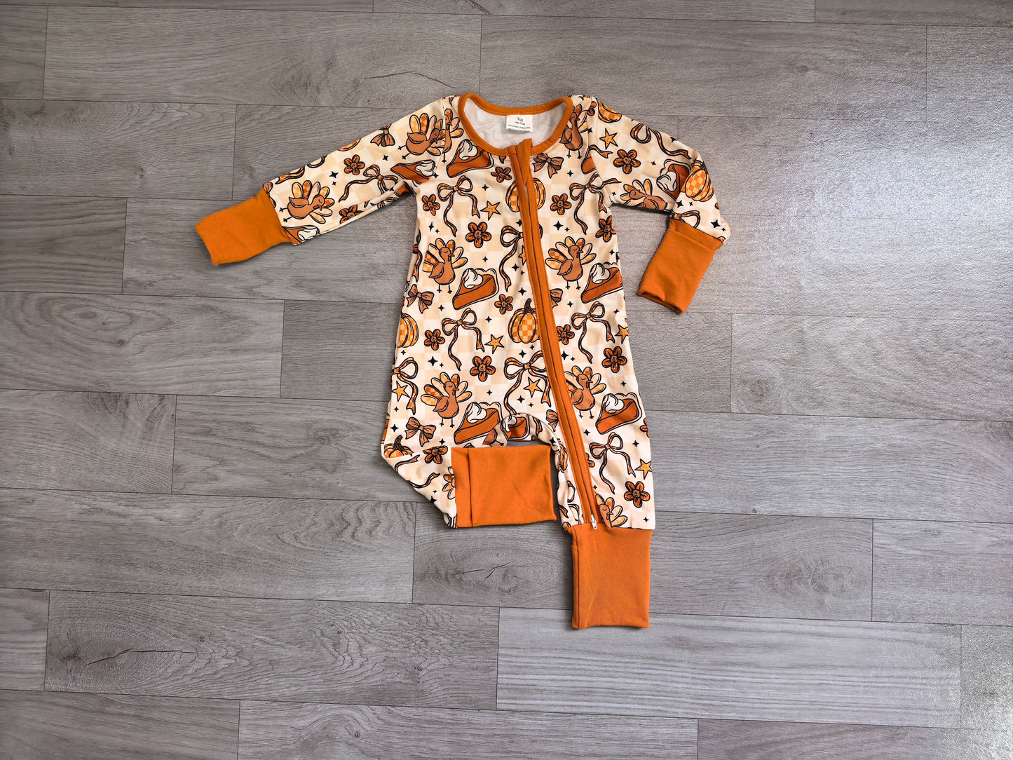 LR3119 Halloween bow pumpkin boy romper 202607 preorder