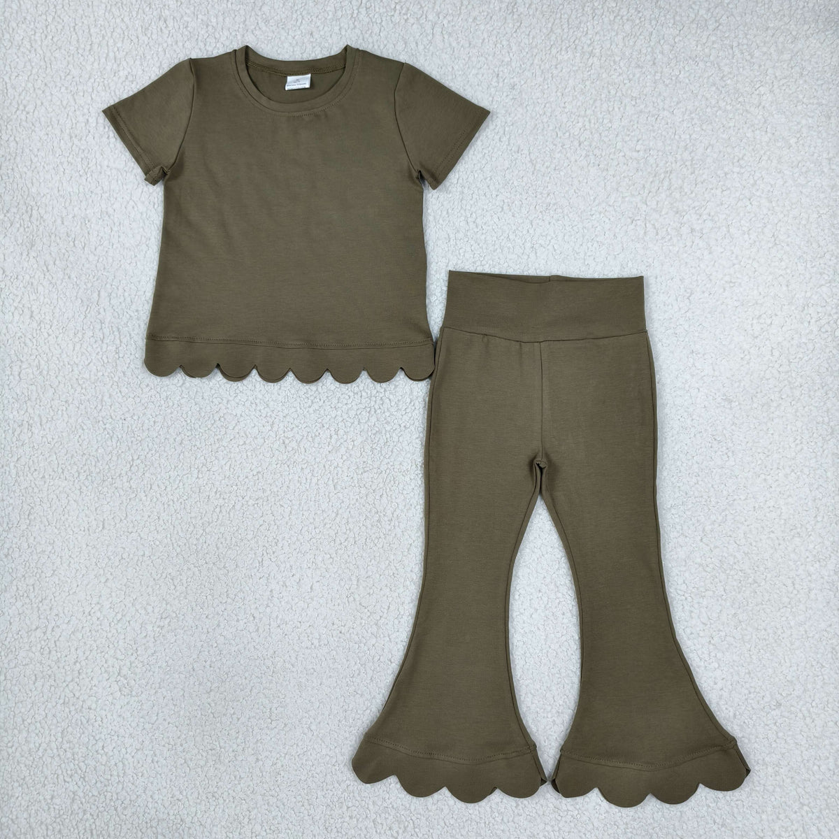 NO MOQ RTS GSPO2342-scallop-bundle Baby Girl Clothes Solid Olive Scalloped Trim Short Sleeve Top Flare Pant Set 202610