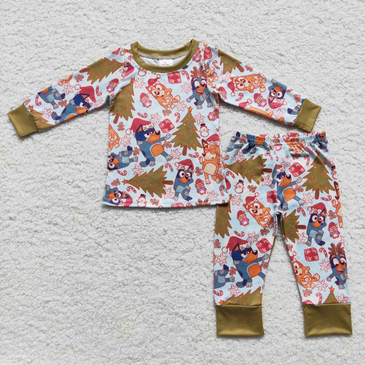 NO MOQ RTS BLP0258 Baby Boy Clothes Christmas Cartoon Dog Character Allover Print Long Sleeve Cuff Pant Pajama Clothes Set 202610