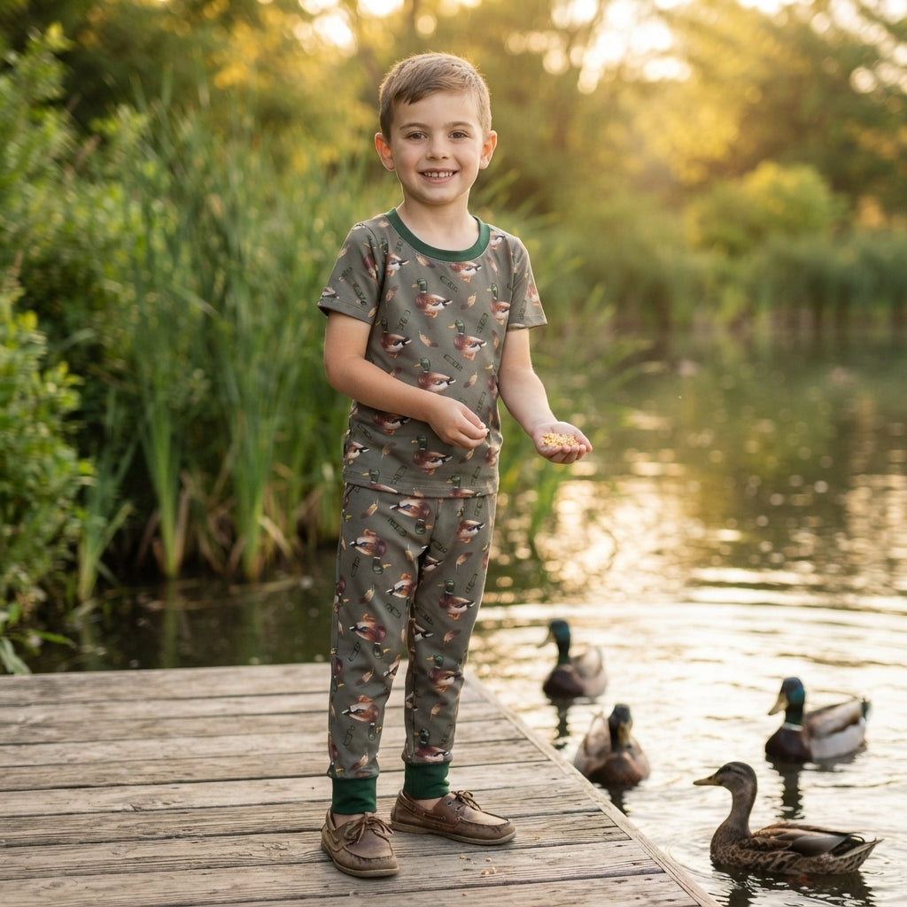 NO MOQ RTS BSPO0702 Baby Boy Clothes Mallard Duck Full Print Short Sleeve Top & Pant Outfit Set 202609