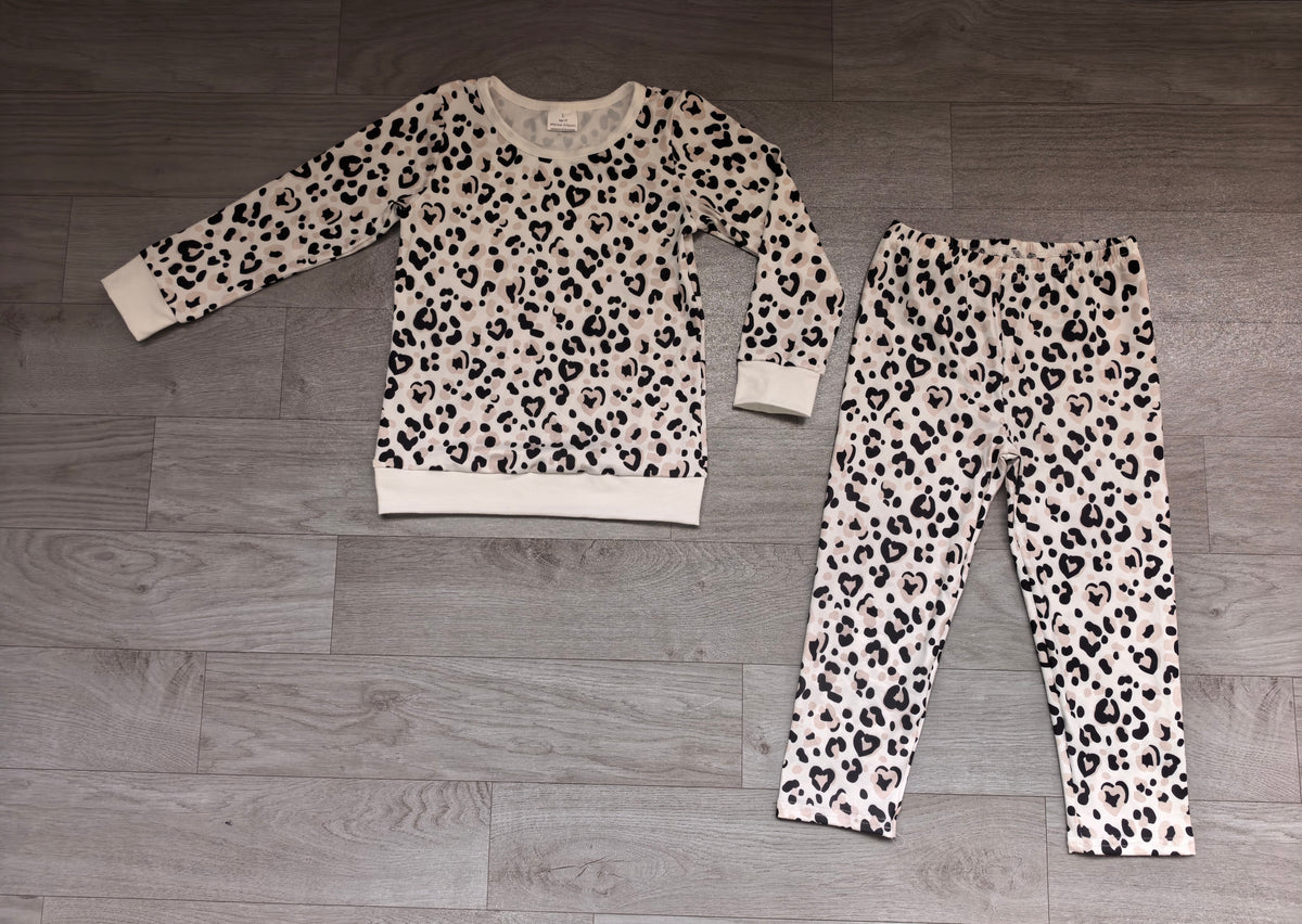 Sample-Real Pics GLP3993 Baby Girl Clothes Heart Leopard Print Long Sleeve Top Straight Pant Set