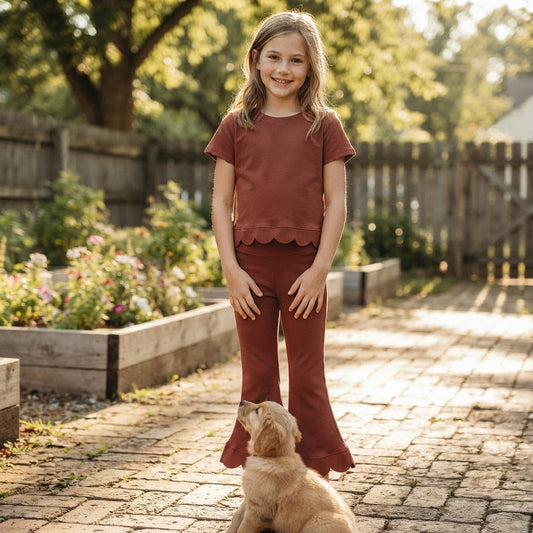 NO MOQ RTS GSPO2347-bundle Baby Girl Clothes Solid Rust Plain Print Short Sleeve Scallop Top Flare Pant Set 202610