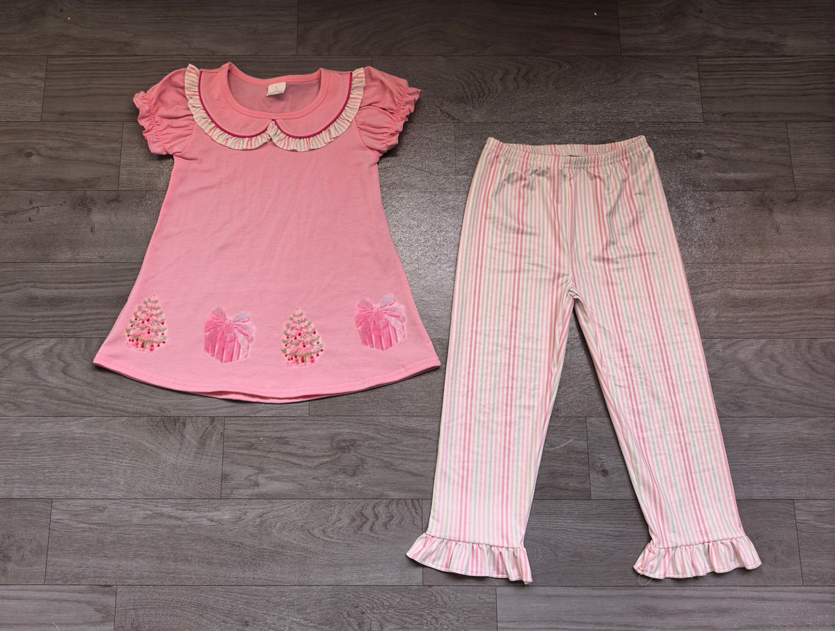 Sample-Real Pics GSPO2356 Baby Girl Clothes Christmas Tree Gift Graphic Print Short Sleeve Ruffle Top Striped Ruffle Pant Set