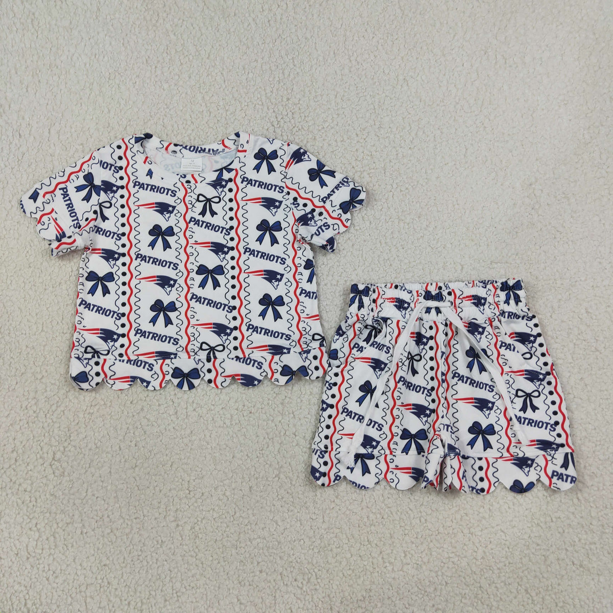 NO MOQ RTS GSSO3854-scallop Baby Girl Clothes Team Bow Print Scallop Short Sleeve Top Scallop Shorts Outfit 202609