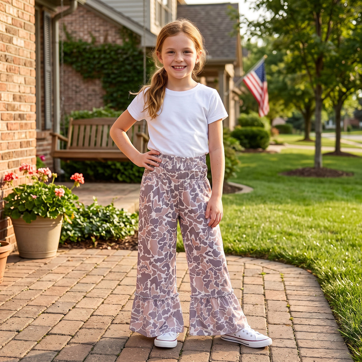 NO MOQ RTS P1056(1)-yoga Baby Girl Clothes Taupe Camo Full Print Ruffle Capri Flare Pants 202609
