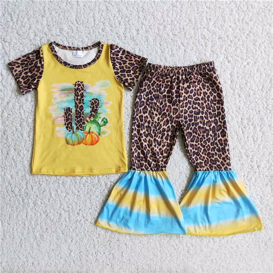 pumpkin leopard print short sleeve bell bottom pants outfit