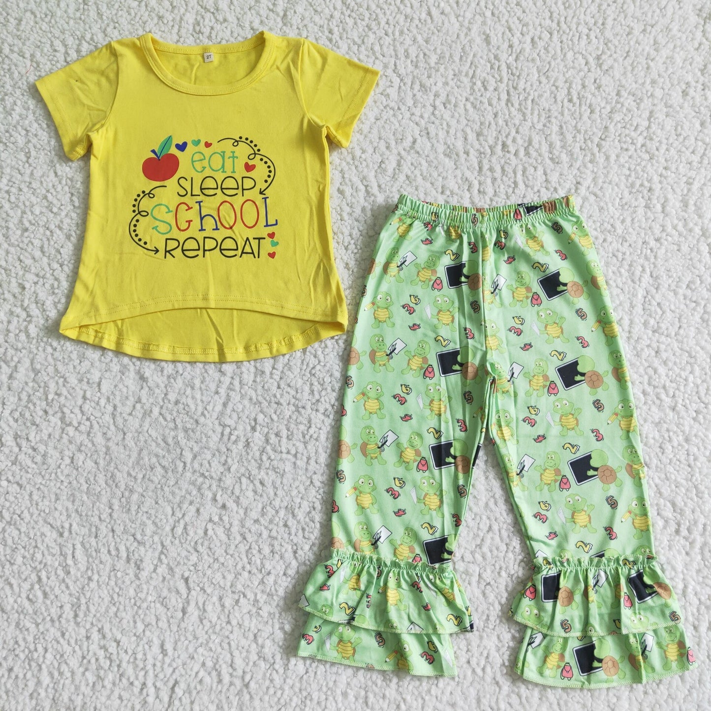 Apple letter yellow green short sleeve bell bottom pants outfit