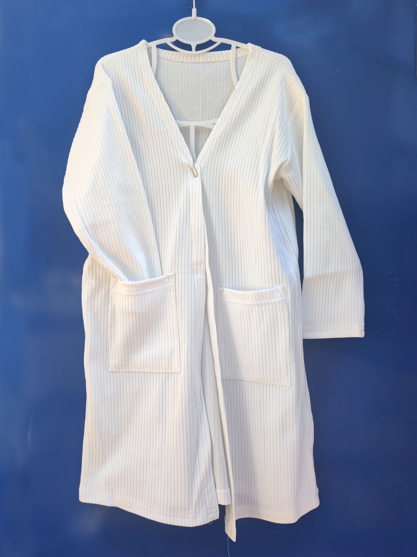 white solid color pocket cotton long sleeve cardigan